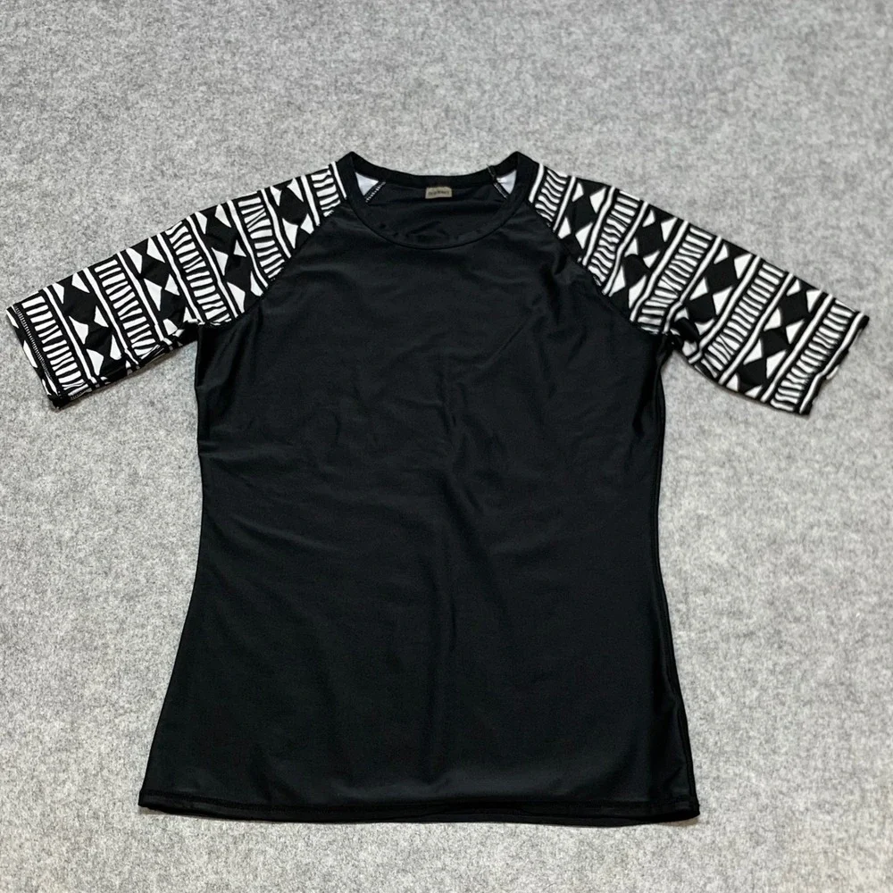 Old Navy Womens Black Geometric Print Raglan Sleeve Rash Guard Swim Top Size M